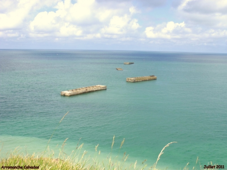 Pontons immergés du port artificiel d'Arromanches - Arromanches-les-Bains