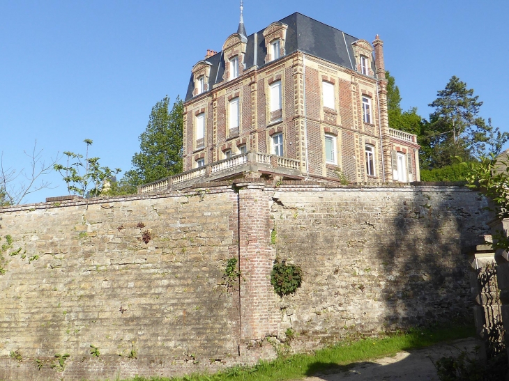 Le château sur les falaises - Auberville