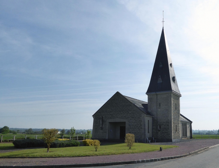 L'église dans la campagne - Banneville-la-Campagne