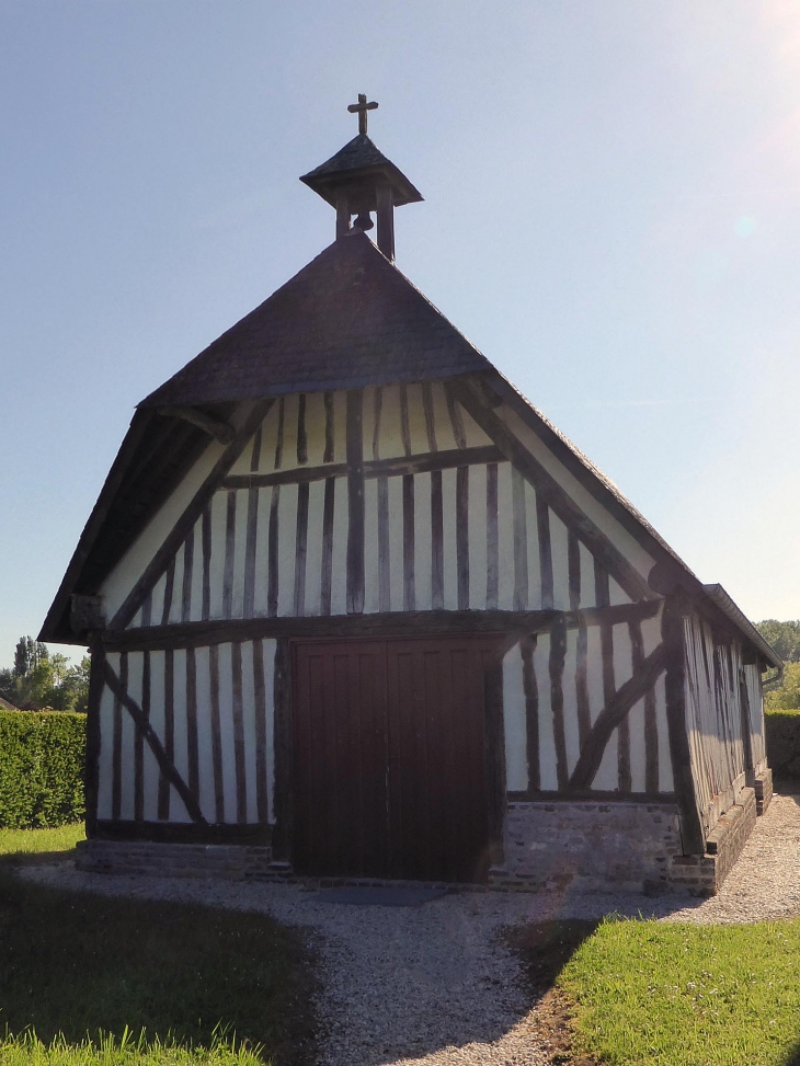 L'entrée de l'église - Basseneville