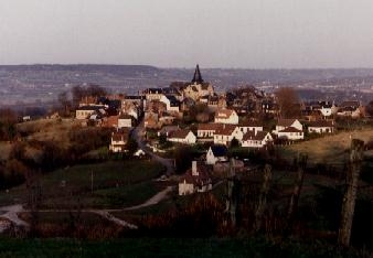 Notre village à travers la campagne - Beaumont-en-Auge