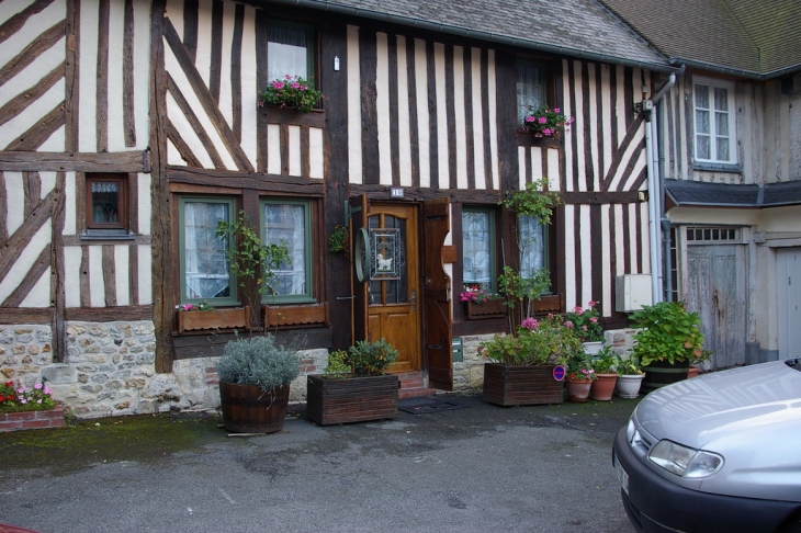 Maison sur la place du marché - Beaumont-en-Auge