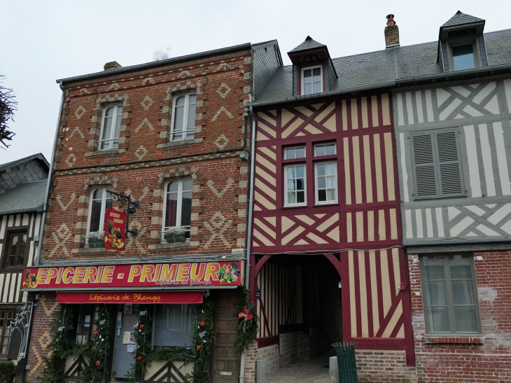 Dans la Grande Rue - Blangy-le-Château