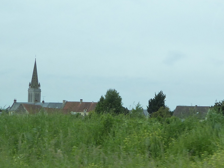 Vue sur le village.Le 1er Janvier 2017, les communes Bretteville-l'Orgueilleuse , Brouay, Cheux, Le Mesnil-Patry, Putot-en-Bessin et Sainte-Croix-Grand-Tonne  ont fusionné pour former la nouvelle commune  Thue et Mue