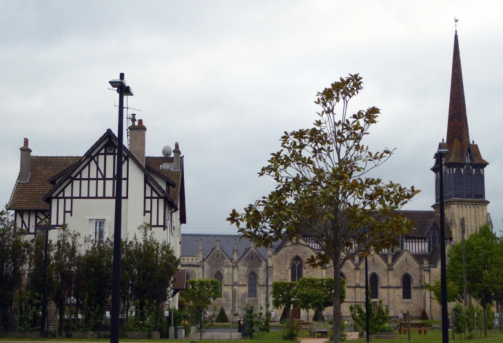 Vers l'église - Cabourg