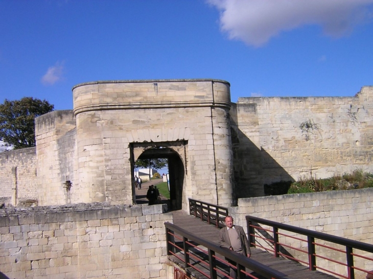 Entrée du château  XII ème - Caen