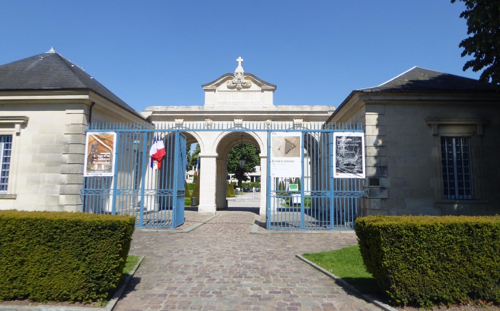 Abbaye aux Dames : l'entrée - Caen