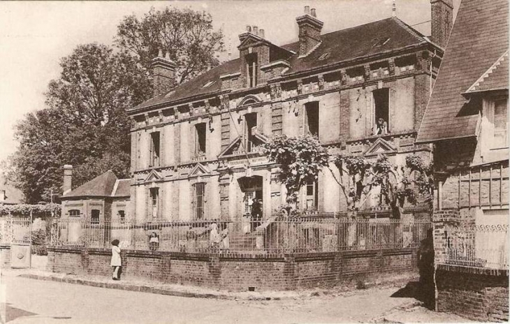 Photo ancienne /ancienne gendarmerie de cambremer