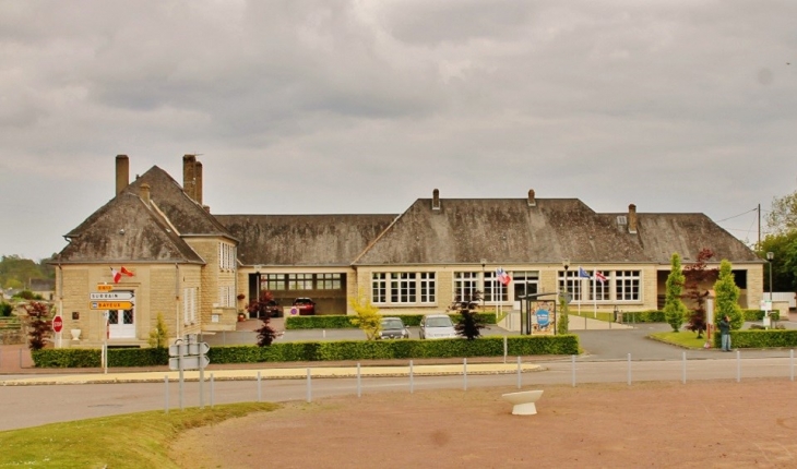 La Mairie et l'école - Formigny