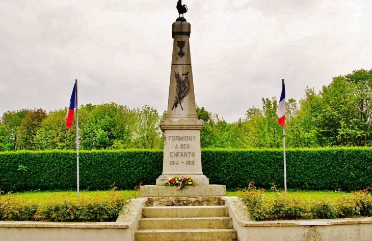 Monument-aux-Morts - Formigny