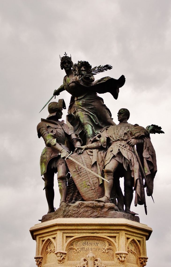 Monument d'Arthur -le-Duc - Formigny