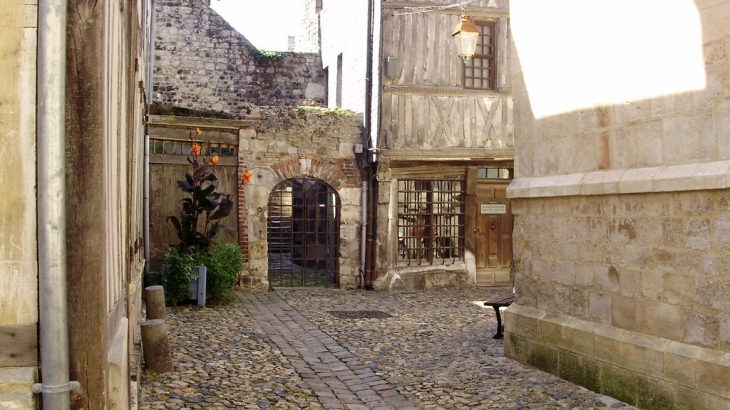 PETITE COUR - Honfleur