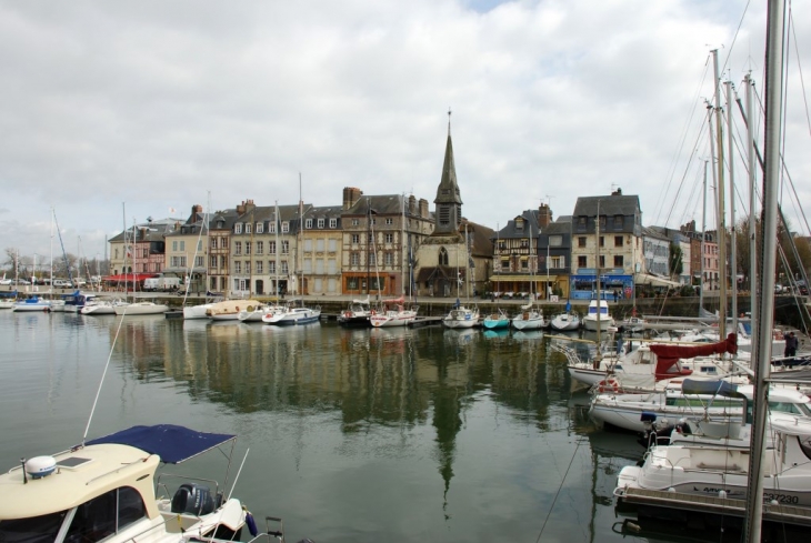 Honfleur-le-port-de-plaisance