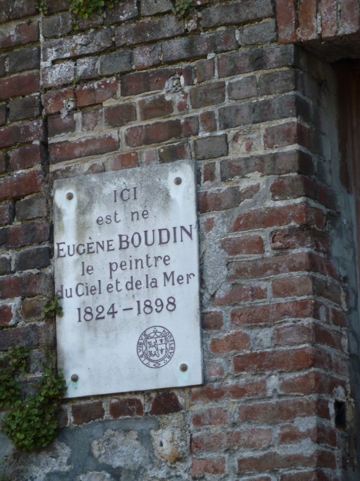 Rue Boudet : maison natale du peintre Boudin - Honfleur