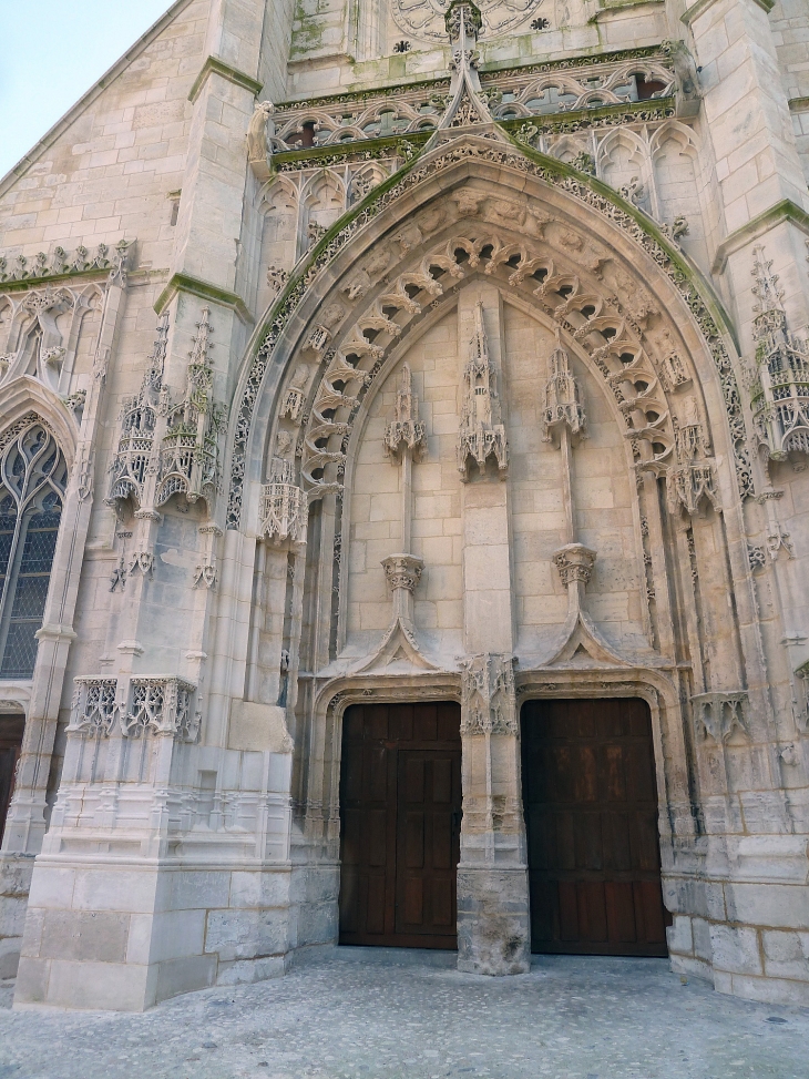 L'entrée de l'église saint Léonard - Honfleur