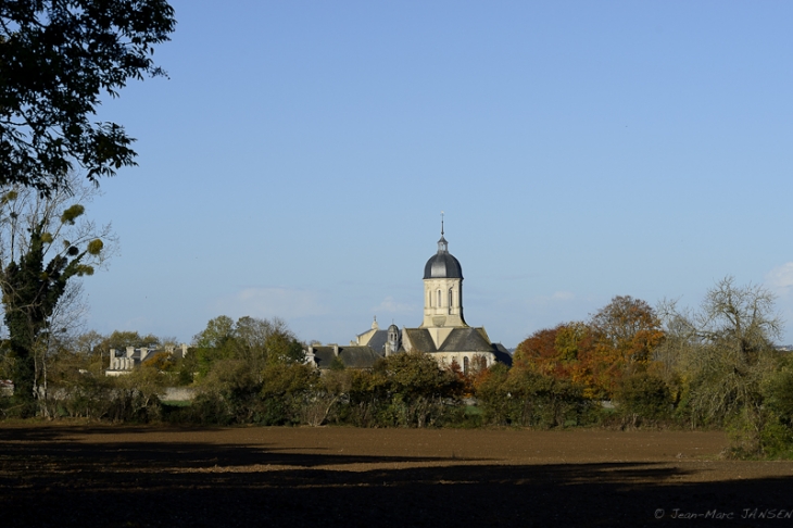 Abbaye de Juaye Mondaye en automne  - Juaye-Mondaye