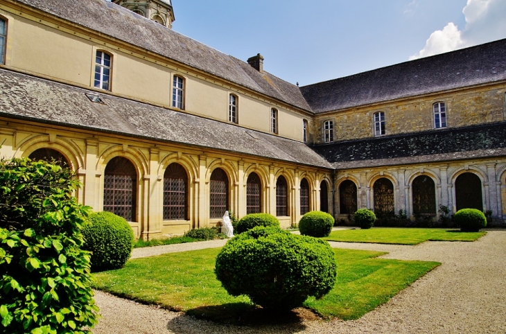 Abbaye Saint-Martin - Juaye-Mondaye