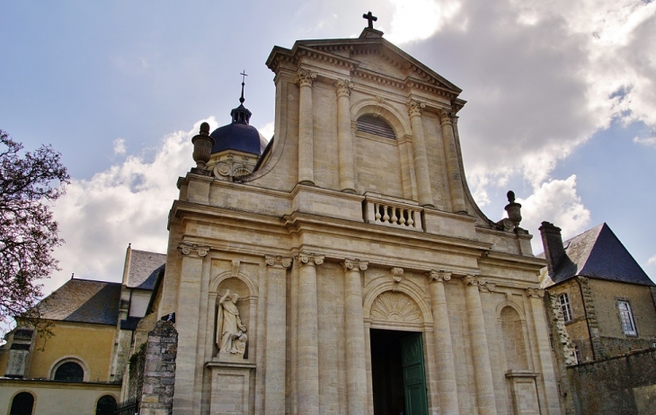 Abbaye Saint-Martin - Juaye-Mondaye