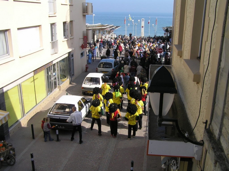 Rue-De-La-Mer, Luc-Sur-Mer