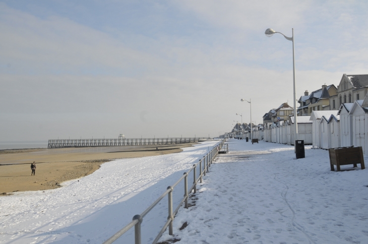 La digue sous la neige - Luc-sur-Mer