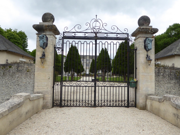 La grille du château - Meuvaines