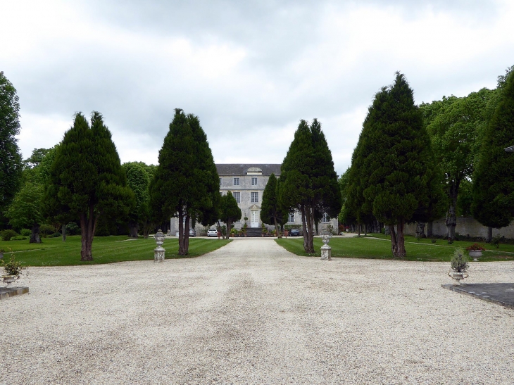 Le château dans son parc - Meuvaines