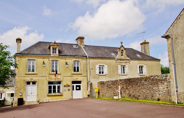 La Mairie et l'école - Neuilly-la-Forêt