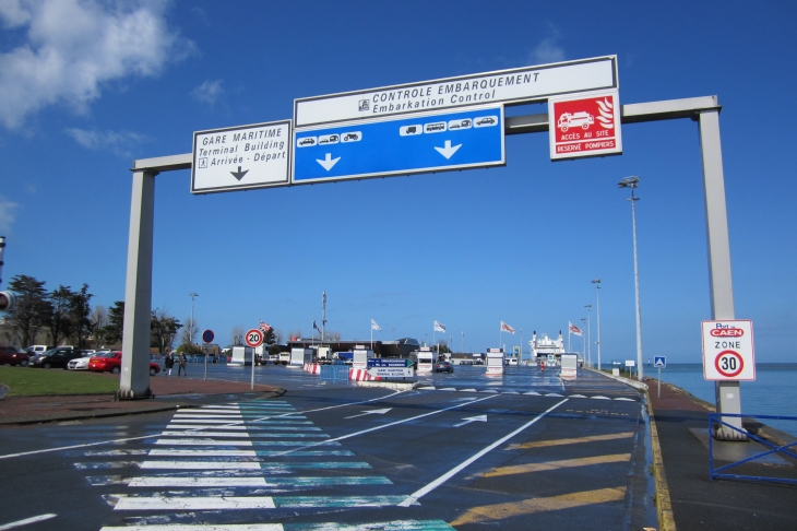 Le port de OUISTREHAM.