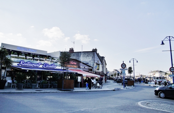 La Commune - Port-en-Bessin-Huppain