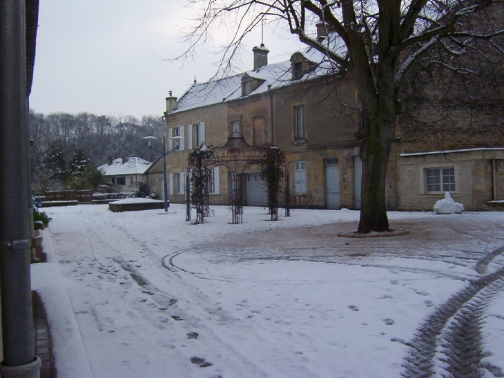 PLACE DU PLANITE - Reviers