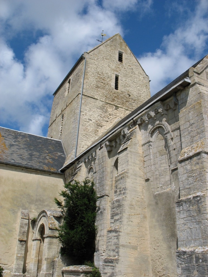 Chevet et clocher de l'église - Saint-Côme-de-Fresné