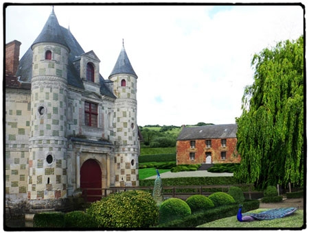 Château de St Germain de Livet & le salon de thé-crêperie :  Aux 3 Gourmands du château - Saint-Germain-de-Livet