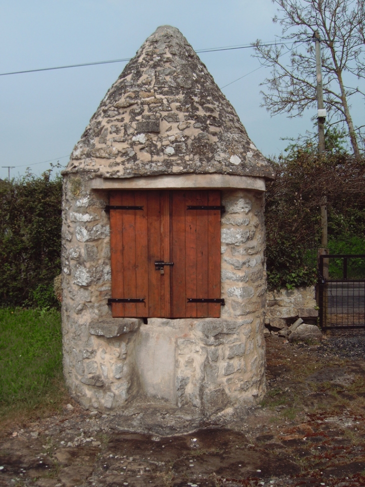 Le puits du Clos Douvil - Saint-Germain-du-Pert