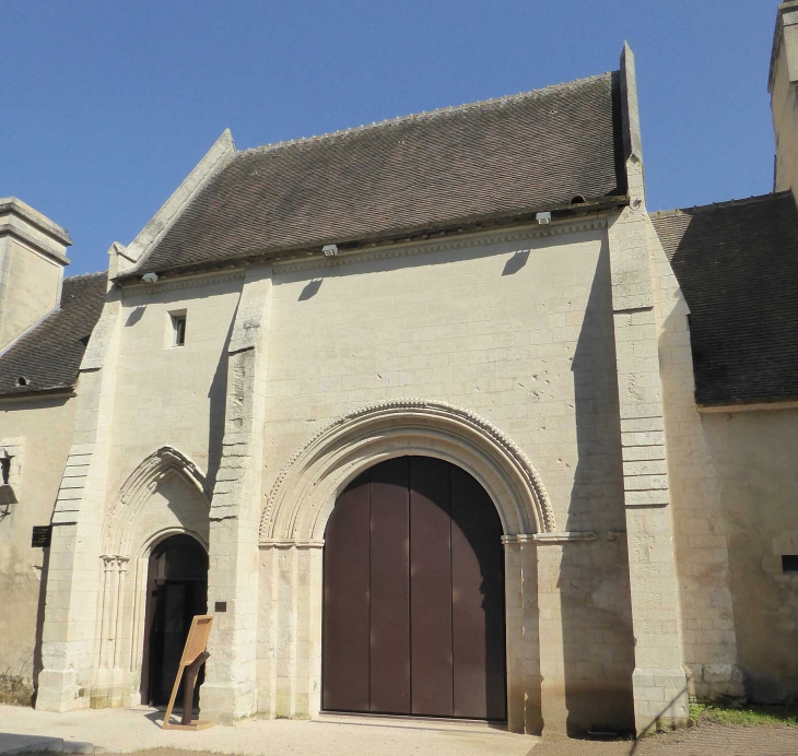 Abbaye d'Ardenne : l'entrée. Superbement rénovée elle accueille l'Institut  Mémoires de l'Edition Contemporaine  - Saint-Germain-la-Blanche-Herbe