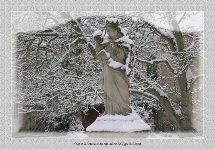 Statue dans le Prieuré - Saint-Vigor-le-Grand