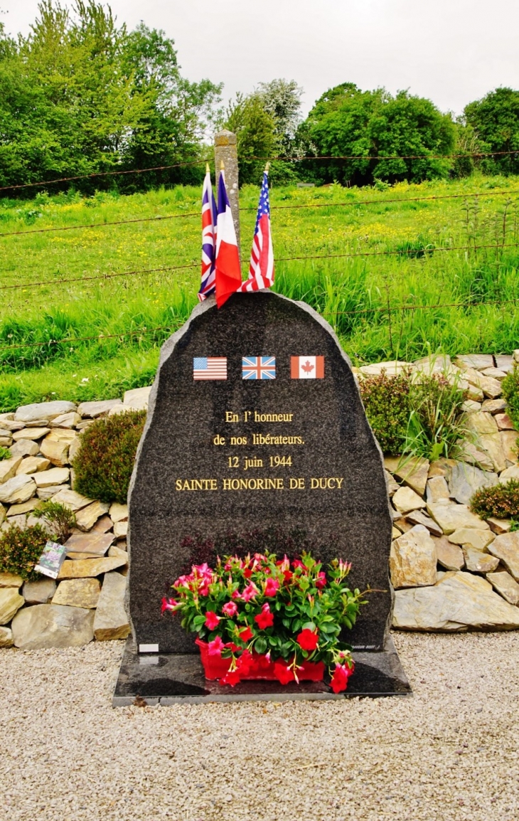 Monument-aux-Morts - Sainte-Honorine-de-Ducy