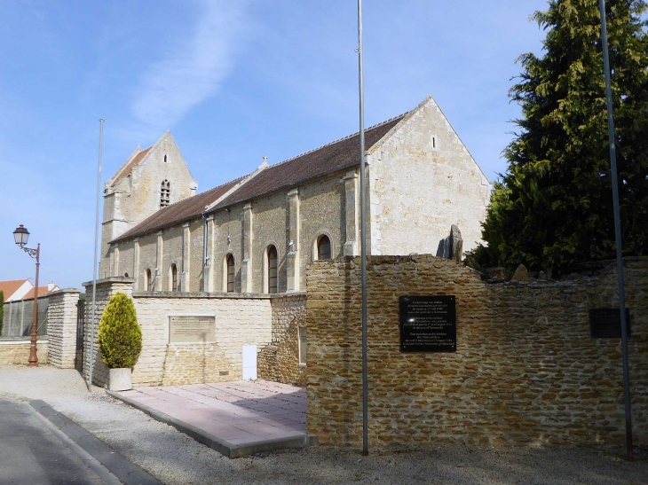 L'église. Le 1er Janvier 2017, les communes Sannerville  et Troarn  ont fusionné pour former la nouvelle commune  Saline.