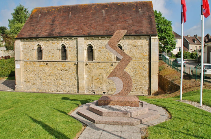 Sculpture - Tilly-sur-Seulles