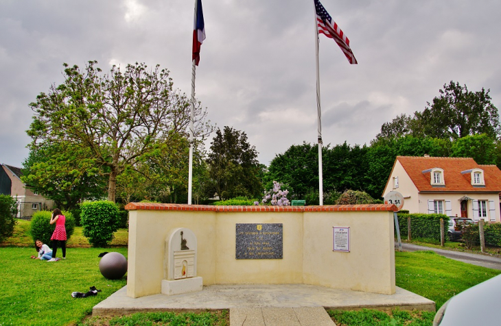 Monument-aux-Morts - Tour-en-Bessin