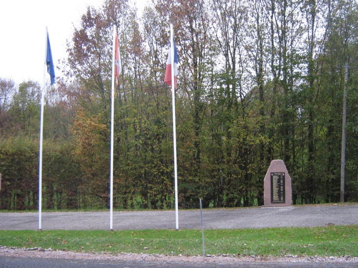 La stele de clairtison (hommage aux cannadiens) - Tournebu