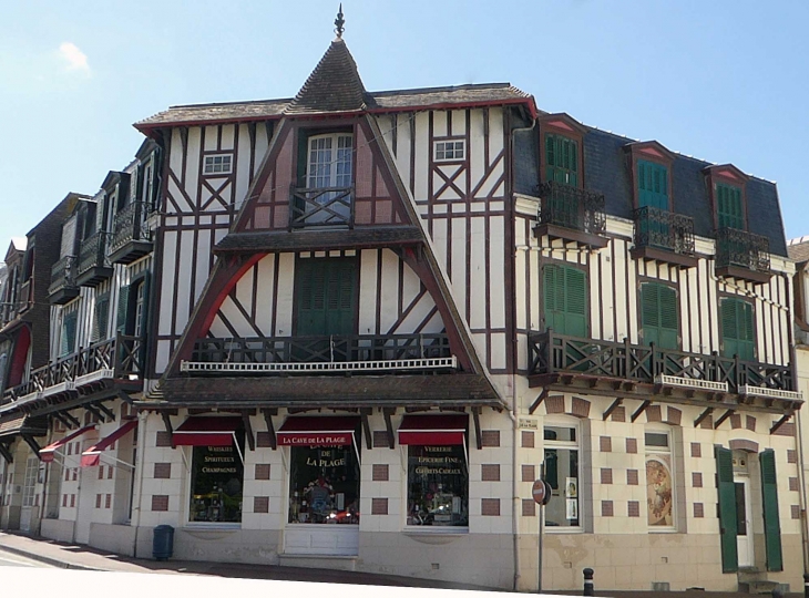 Maison à colombages dans le centre ville - Villers-sur-Mer