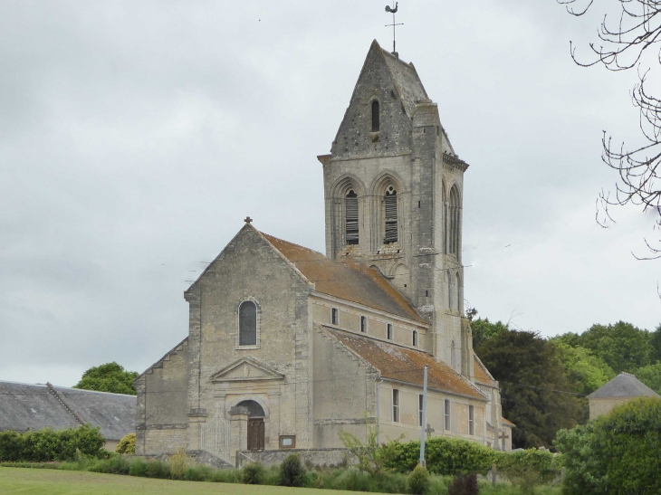 L'église. Le 1er Janvier 2017, les communes Creully - Saint-Gabriel-Brécy - Villiers-le-Sec ont fusionné pour former la nouvelle commune Creully sur Seulles.