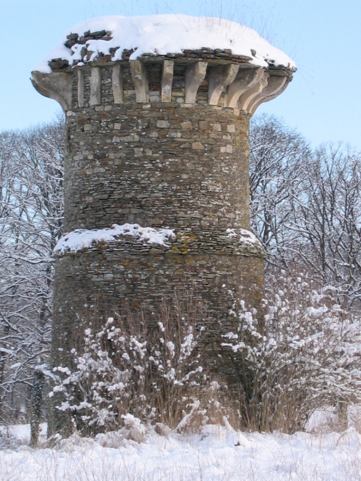 La tour sous la neige - Villy-Bocage