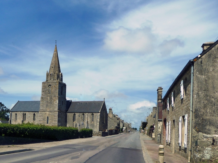 Arrivée dans le village - Anneville-en-Saire