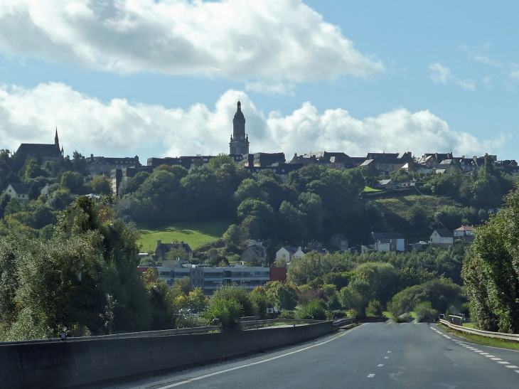 La ville vue de l'autoroute - Avranches