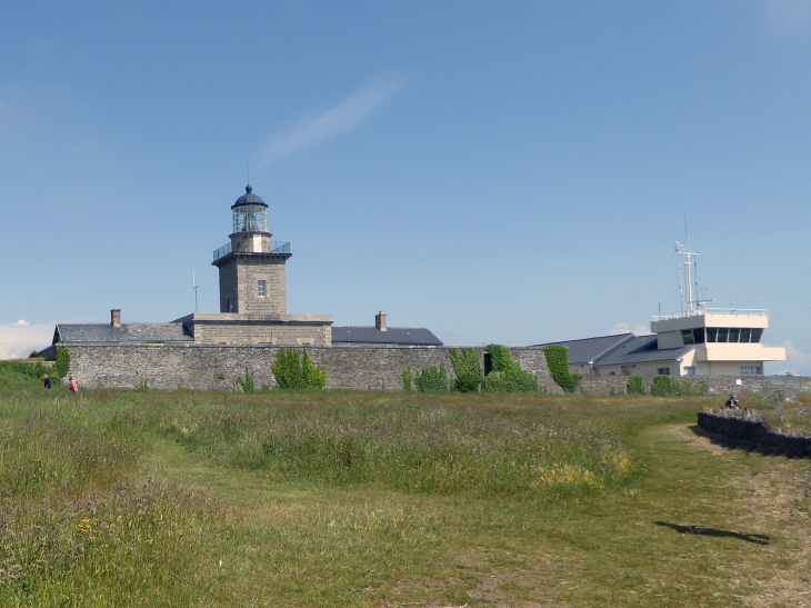 Le phare en haut du cap - Barneville-Carteret