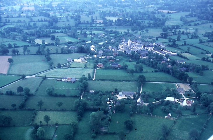 Photo bourg 1980 - Beslon