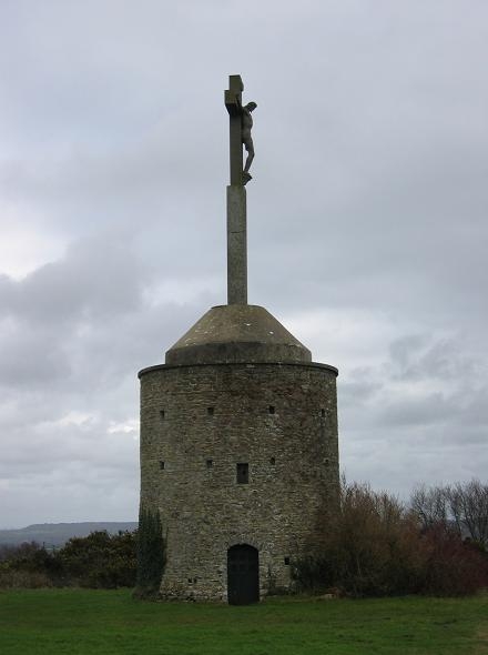 Moulin de Besneville surmonté d'un calvaire