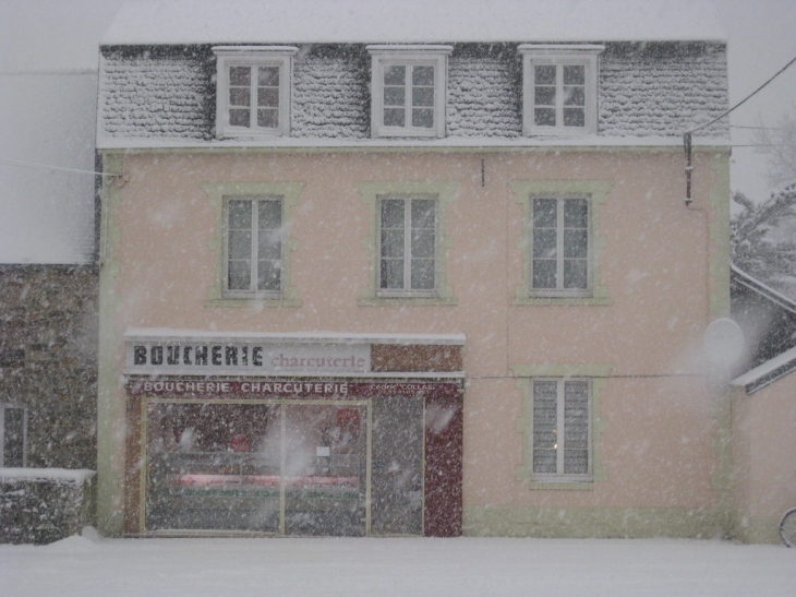 Boucherie de Besneville sous la neige