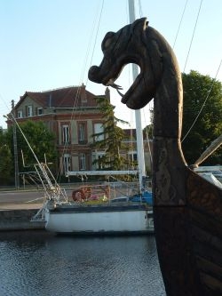 Bateau en bois sur le  port de plaisance de Carentan